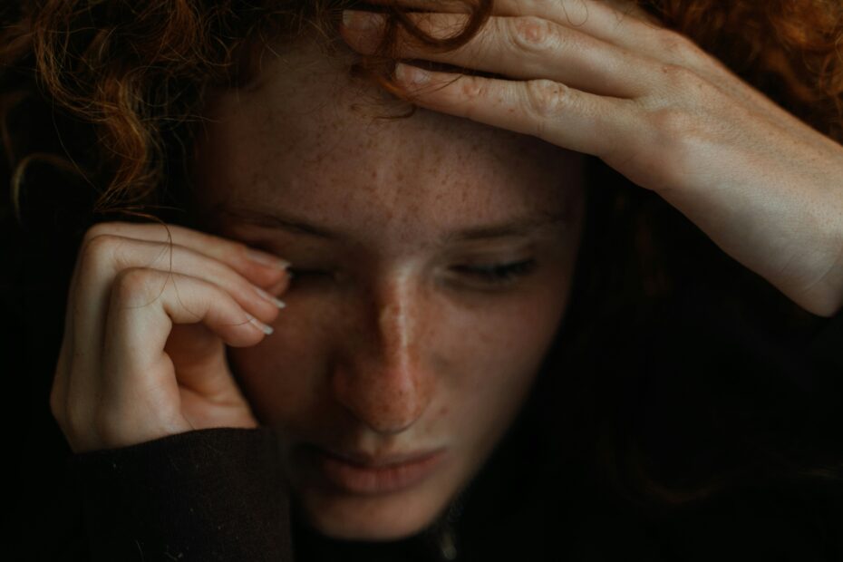 ¿Te ha pasado alguna vez sentir que ciertas situaciones se repiten una y otra vez en tu vida? Ese pensamiento tan conocido de: “es que siempre me pasa lo mismo”. Con las parejas. Con los amigos. Con el trabajo.
